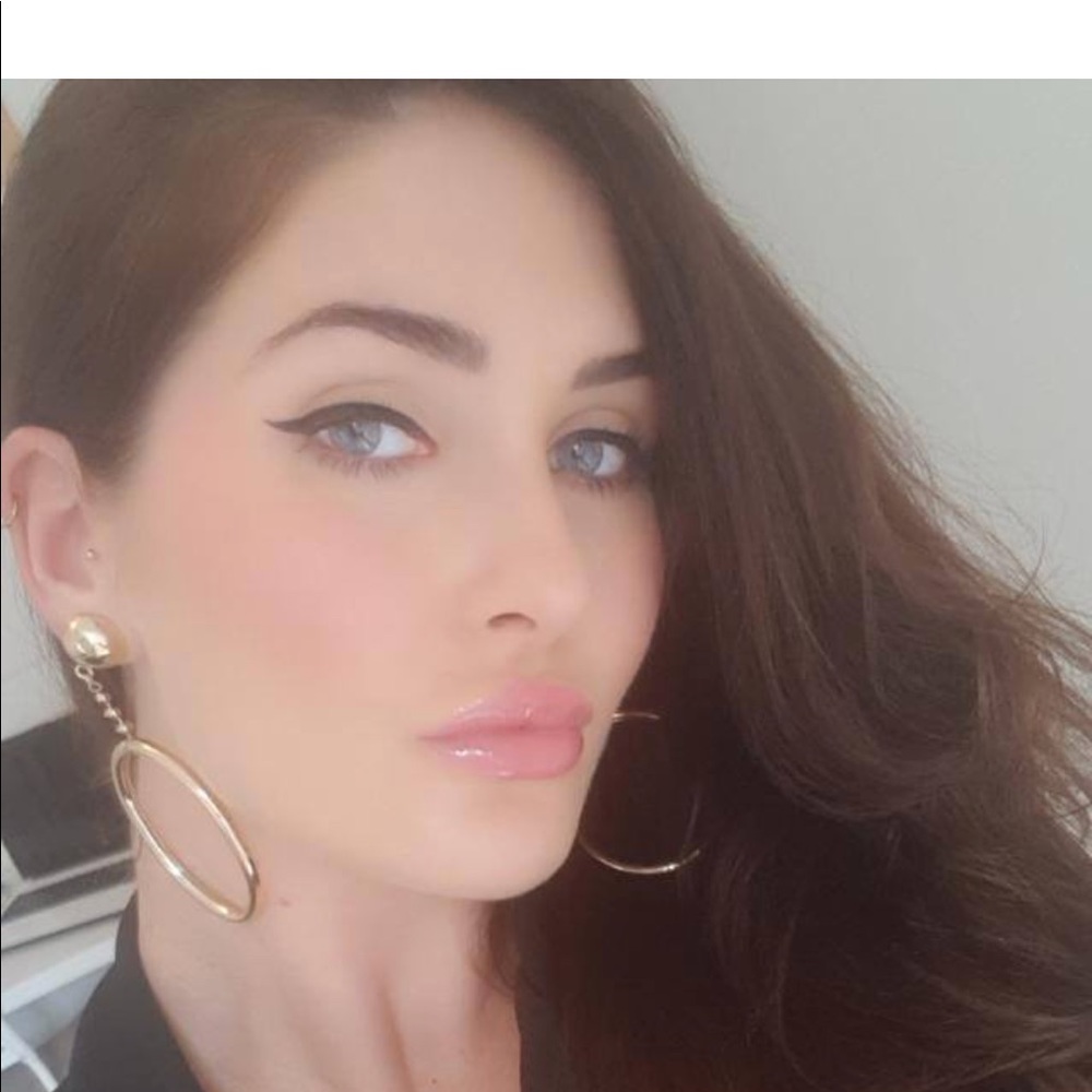 Meet your Posher, Shelle :)